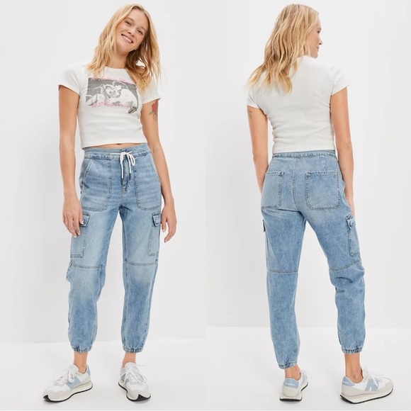 American Eagle Women’s Super High Waisted Cargo Denim Jogger Jeans in Ice Blue 4 - Picture 1 of 16